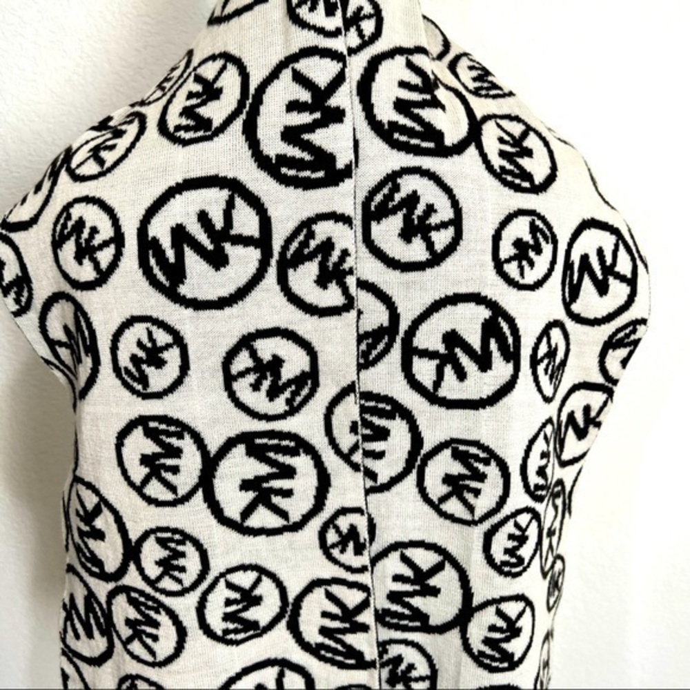 Michael Kors MK Black & White Off White Circle Logo Signature Scarf Reversible
